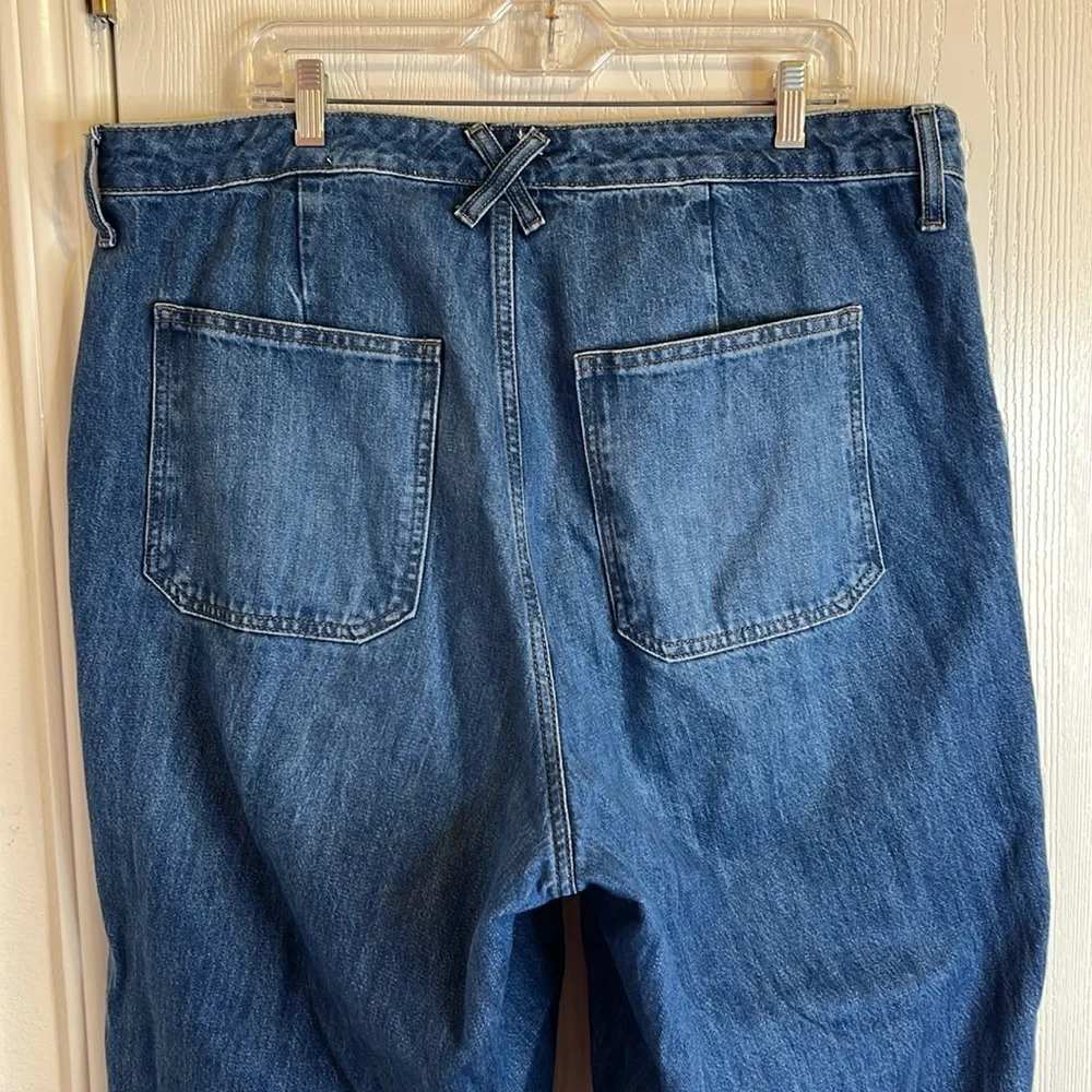 Women's High-Rise Wide Leg Jeans - Universal Thread Medium Wash. Size 17R